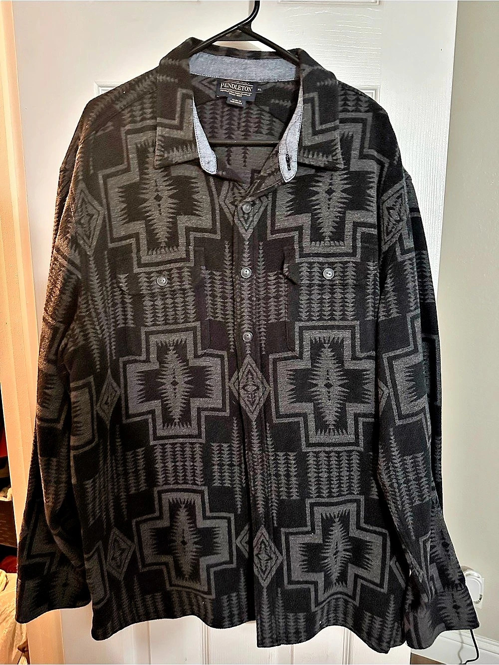 Pendleton Woolen Button-Up in Black & Gray XL